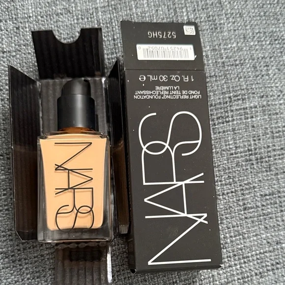 NARS Light Reflecting Foundation - Warm Tan - Picture 2 of 6
